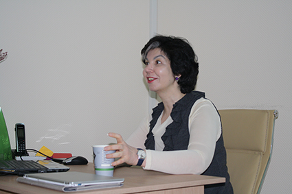 Светлана Леноновна отвечала на вопросы, которые активно поступали от аудитории с самого начала семинара